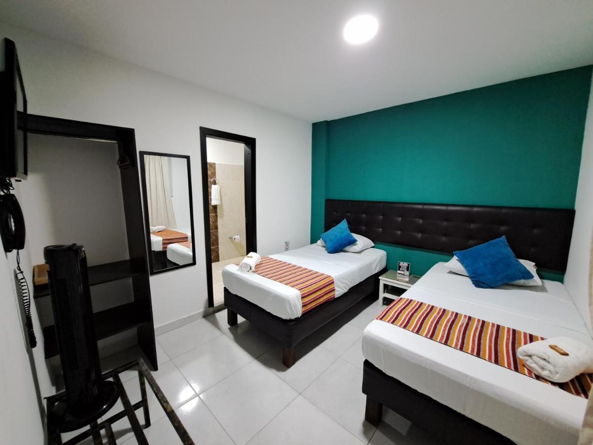 9-25 Hotel Pereira